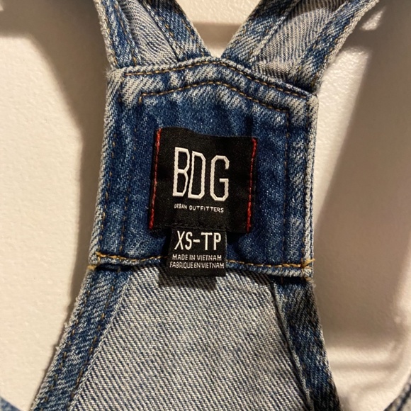 XS Urban Outfitters BDG Denim Overall Shorts Women's Size XS-TP - Picture 2 of 3